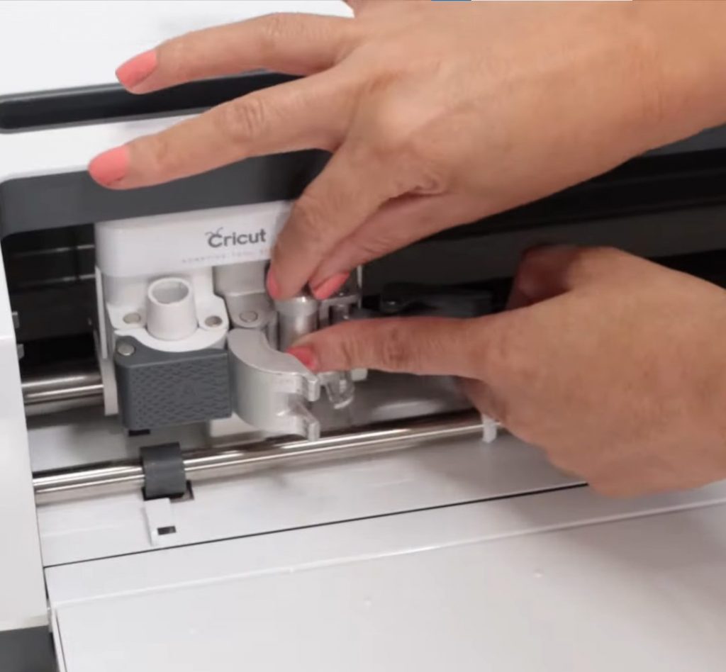 how to change blade on cricut
